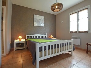Villa | Room amenity - Comfortable Villa With Swimming Pool (Saint-Victor-de-Malcap)