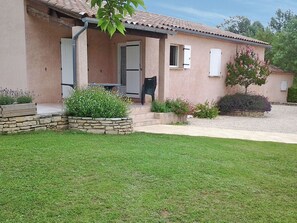 Exterior - Comfortable Villa With Swimming Pool (Saint-Victor-de-Malcap)