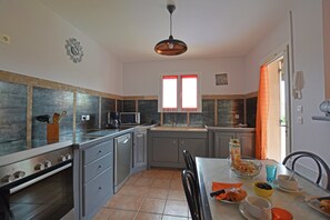 Villa | Eigene Küche | Hochstuhl