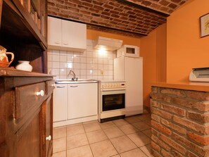 High chair - Farmhouse Situated at the Edge of the Woods (Manhay)