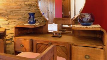 2 bedrooms, individually furnished, bed sheets