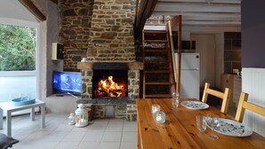 Dining - Cosy Cottage in Ardennes With a Garden (Ferrieres)