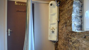 Bathroom - Cosy Cottage in Ardennes With a Garden (Ferrieres)