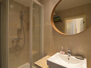 House | Bathroom - Cozy Cottage in Aywaille With Valley View (Aywaille)