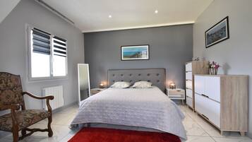 House | 2 bedrooms, bed sheets