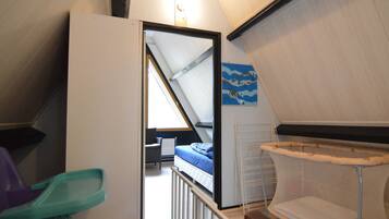 3 phòng ngủ, trang bị nội thất với thiết kế riêng biệt, bộ trải giường