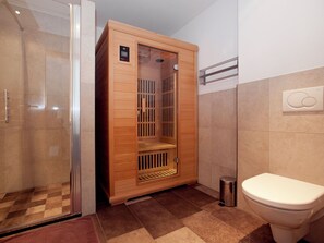 Shower, towels - Luxurious Apartment in Kaprun With Sauna (Kaprun)