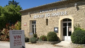 A stone building with a sign reading 'Domaine Roche Bussiere Caveau.' - Relaxing Retreat in Bathernay (Bathernay)