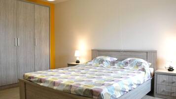 House | 3 bedrooms, individually furnished, iron/ironing board