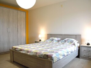 Casa | 3 dormitorios, mobiliario individual, tabla de planchar con plancha