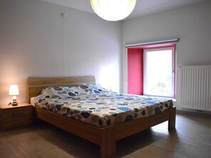 Maison | 3 chambres, ameublement personnalisé, fer et planche à repasser