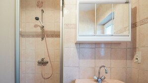 House | Bathroom | Shower - Spacious Holiday Home in Saint-nexans With Terrace (Saint-Nexans)