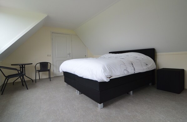 House | 3 bedrooms, individually furnished, bed sheets