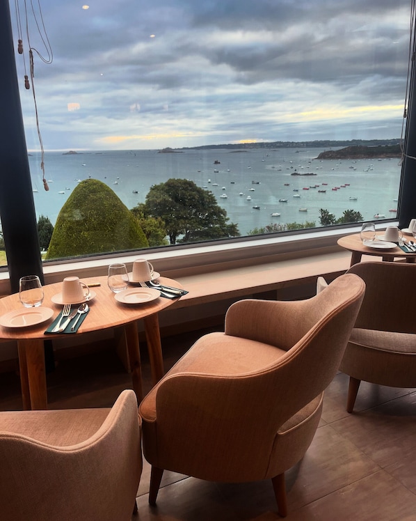 매일 유럽식 아침 식사(1인당 EUR 26)