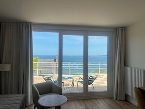 컴포트 더블룸, 테라스 | 미니바, 객실 내 금고, 각각 다른 스타일의 인테리어, 각각 다르게 가구 비치