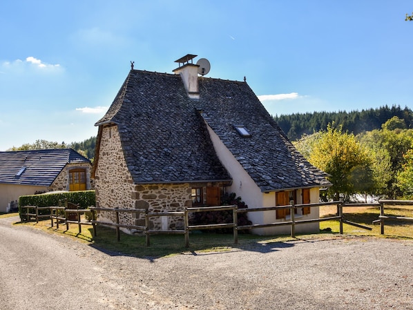 Exterior - Calvinet Retreat for Six Guests (Puycapel)
