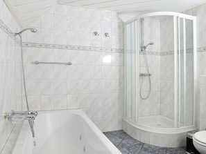 Rumah | Kamar mandi | Bathtub
