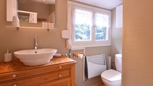 Bathroom - Holiday Home in La Roche-en-Ardenne near Forest (La Roche-en-Ardenne)