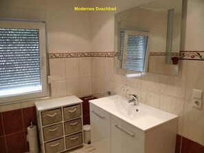 Apartment | Badezimmer | Dusche