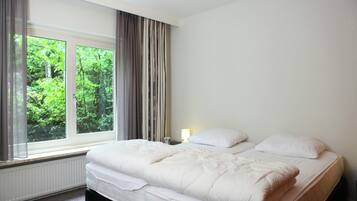 10 bedrooms, individually furnished, bed sheets