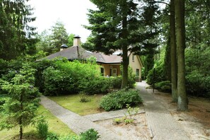 Villa | Exterior - Villa in Doornspijk Near Forest and Lake (Doornspijk)