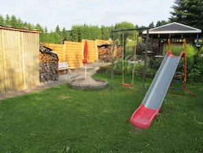 Exterior - Entrancing Holiday Home in Altenfeld near Thuringia Forest (Grossbreitenbach)