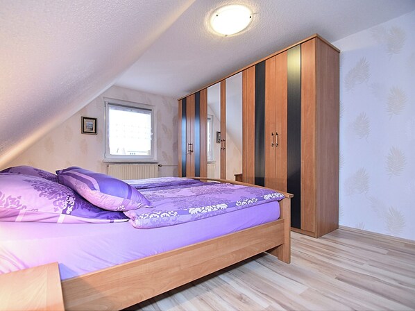 2 bedrooms, individually furnished, bed sheets