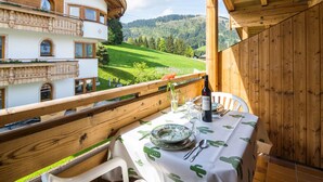Balcony - Snug Apartment in Ellmau With Balcony (Ellmau)