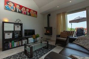Living room - Holiday Home With Private Terrace (Langweer)