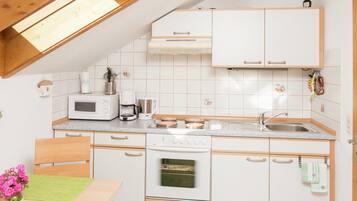 Apartemen | Dapur pribadi | Kursi makan untuk bayi