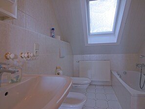 Apartment | Badezimmer | Badewanne