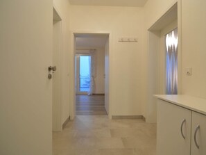 Apartment | Meja sambut tetamu