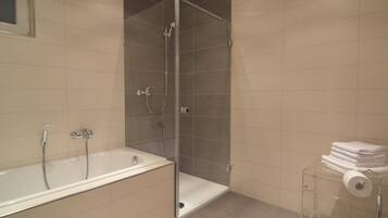 Apartment | Bilik Mandi