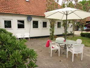Apartment | Balcony - Cushy Apartment in Rutten With Terrace, Garden, Parking (Lemmer)