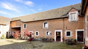 Unclassified image, 3 of 3, button - Nice Apartments in a Monumental Square Farm (Vise)