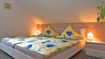 Apartment | 2 bedrooms, individually furnished, bed sheets