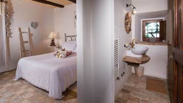 House | 1 bedroom, individually furnished, bed sheets