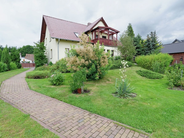 Exterior - Dreamy Apartment With Garden and Balcony in the Spreewald (Schmogrow)