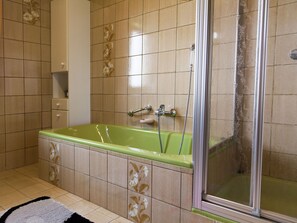 Bungalow | Bathroom | Towels