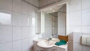 Bathroom - Modern Apartment in Mehren, Germany Near Lake (Mehren)