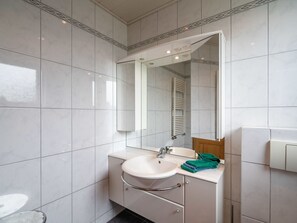 Apartment | Badezimmer | Dusche, Handtücher
