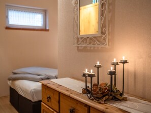 1 Schlafzimmer, individuell eingerichtet, Bettwäsche