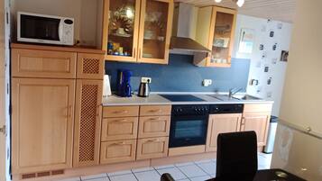 Apartemen | Dapur pribadi | Kursi makan untuk bayi