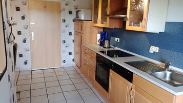 Apartemen | Dapur pribadi | Kursi makan untuk bayi