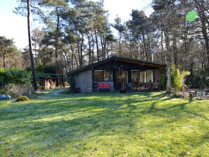 Exterior - Charming Holiday Home in Overijssel by the Forest (Giethmen)