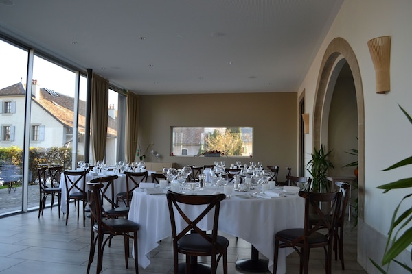 Lunch and dinner served, Regional cuisine