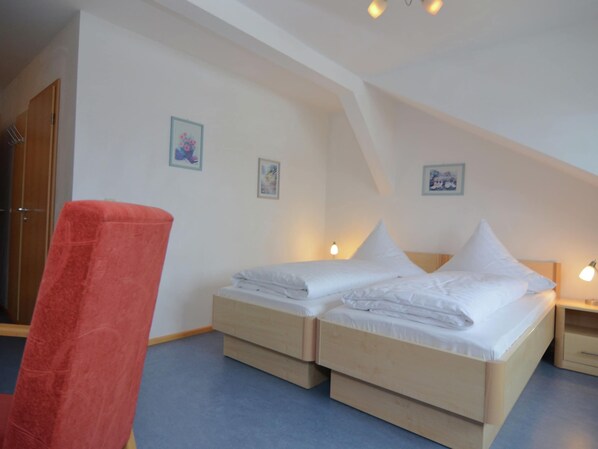 Apartment | 1 bedroom, individually furnished, bed sheets