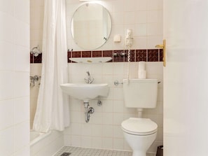 Apartment | Bathroom