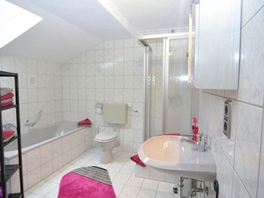 Apartment | Bathroom - Snug Apartment in Bavaria With Private Terrace (Hauzenberg)