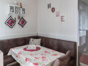 Dining - Cozy Apartment in Altenau Harz near Ski Area Hahnenklee (Clausthal-Zellerfeld)